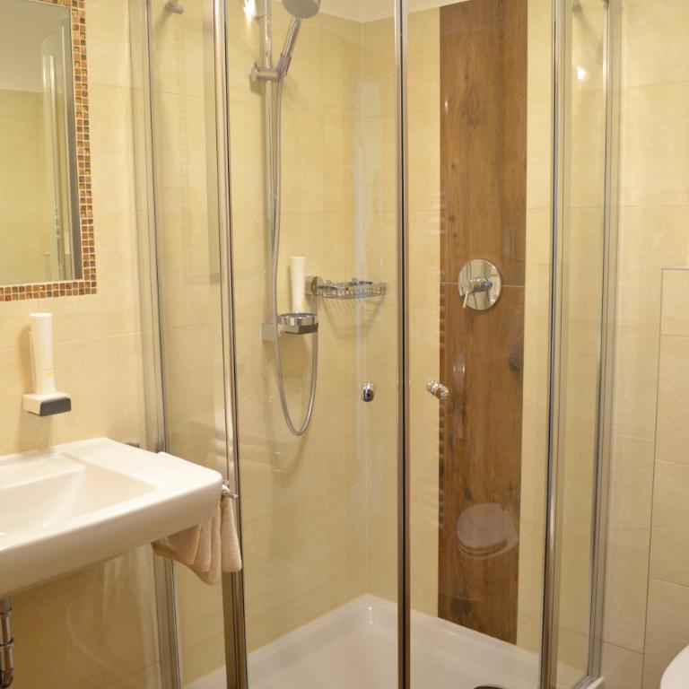 Hotel-Restaurant am Hochfuchs - Quadruple Room with Balcony - 4