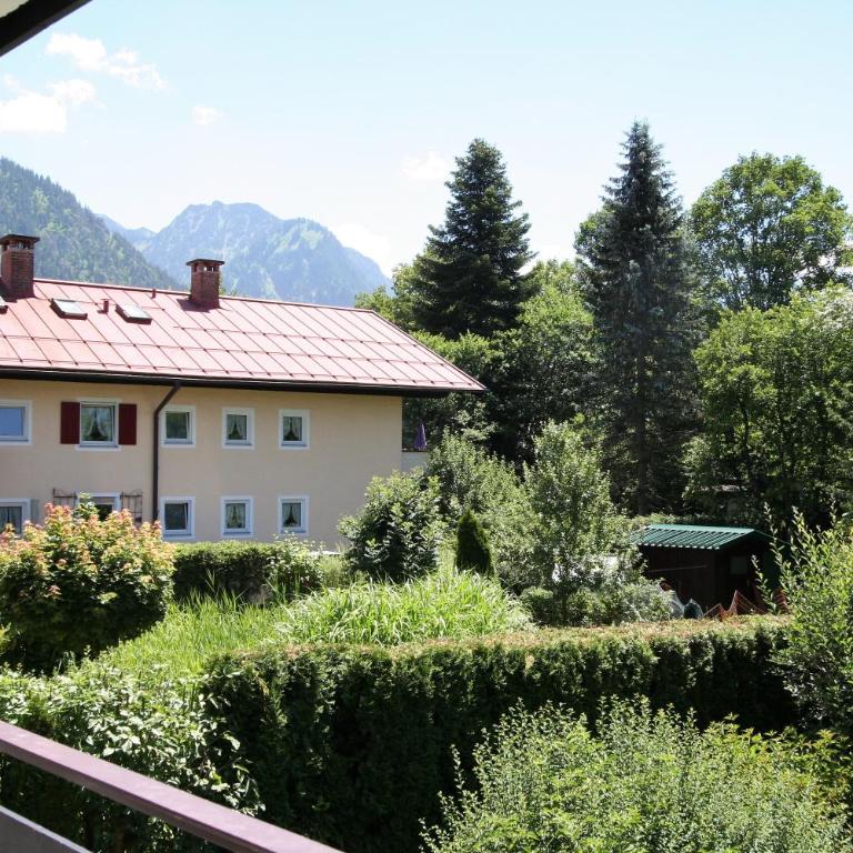 Alpenflair Ferienwohnungen Whg 107 "Fliederbusch" - Apartment - 2