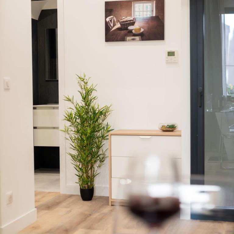 "Le Berlioz 2" by EnjoyNice, cosy studio with airco, beach at 8 min - Studio Apartment - 10