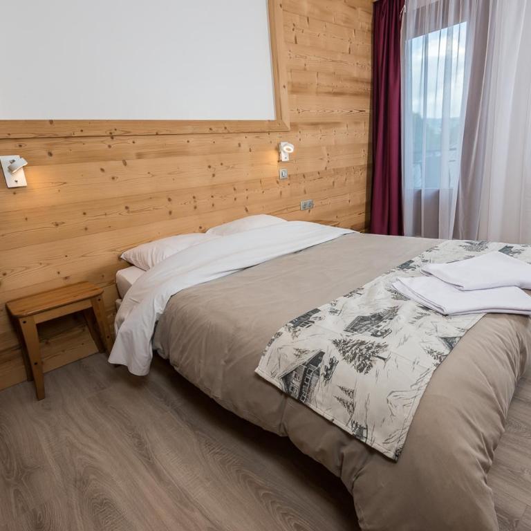 Hôtel Flor'Alpes - Chambre Quadruple avec Douche - 1