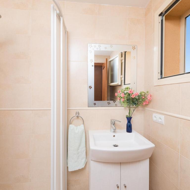 Pereta - Three-Bedroom House - 23