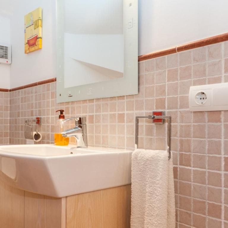 Pereta - Three-Bedroom House - 24