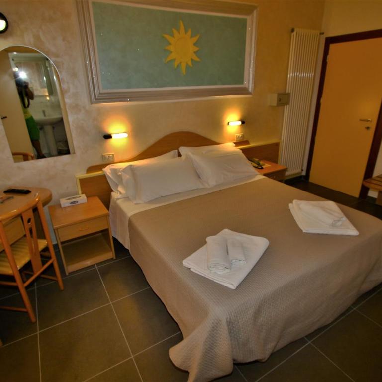 Hotel De Amicis - Camera Tripla con Balcone - 3