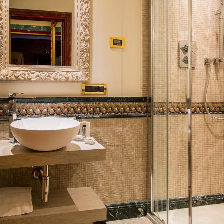 Hotel Santo Stefano - Camera Singola con Bagno Privato Esterno e Vista - 2