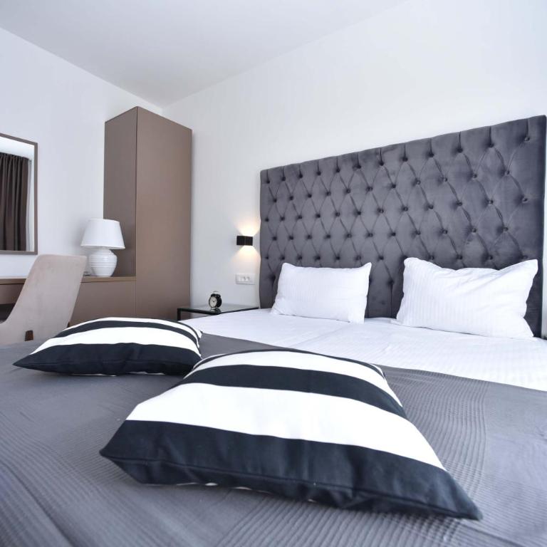Apartments 110 in Budva - Deluxe Double or Twin Room - 1