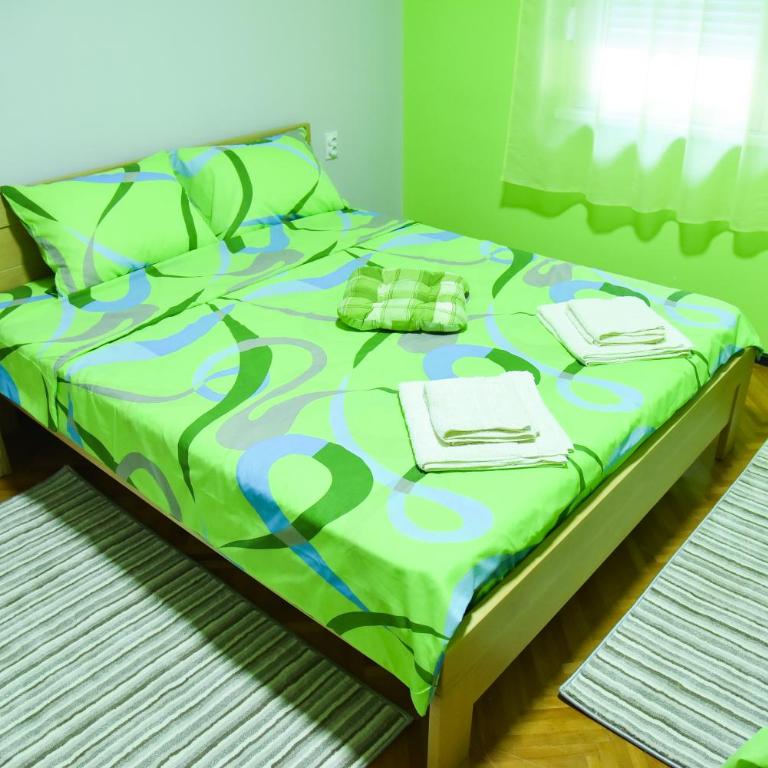 PRENOĆIŠTE PILOT - Dvokrevetna Soba sa Bračnim Krevetom i Sopstvenim Kupatilom - 1