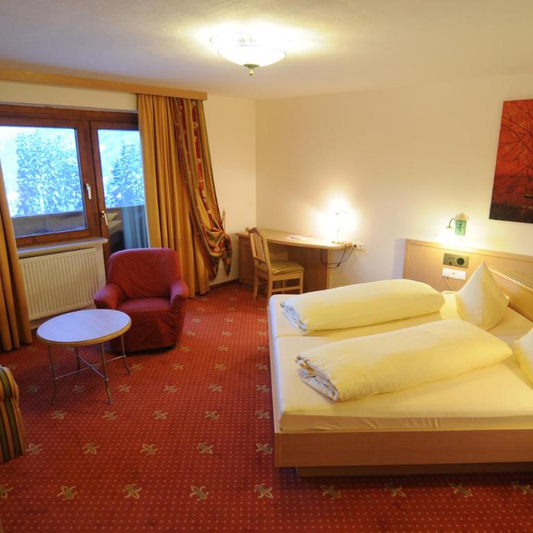 Sporthotel Tirolerhof - Double Room with Balcony - 2