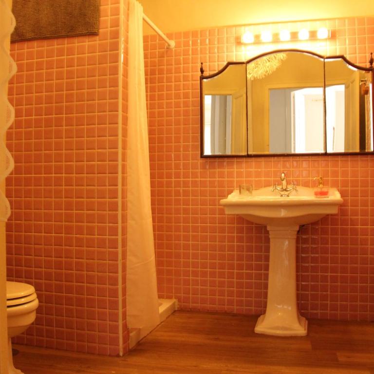 Historic 19th-Century Apartment with Balcony Overlooking Plaza - Deluxe Apartment - 27