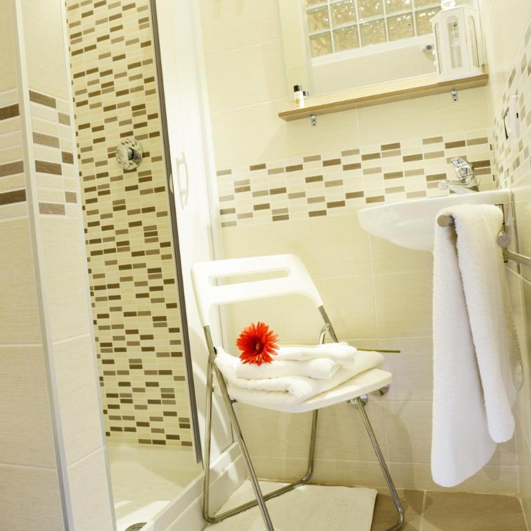Vic' Street B&B - Camera Matrimoniale con Bagno Privato - 5