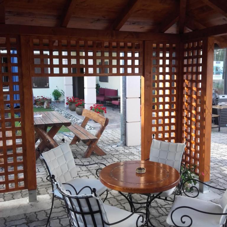 Apartmani Radulović - Apartment with Garden View - 18