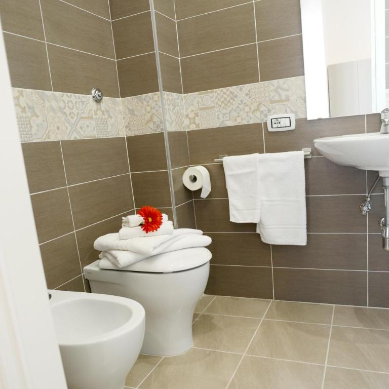 Vic' Street B&B - Camera Matrimoniale/Doppia con Letti Singoli con Bagno Privato - 7