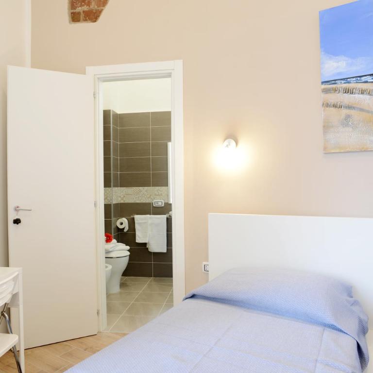 Vic' Street B&B - Camera Matrimoniale/Doppia con Letti Singoli con Bagno Privato - 5