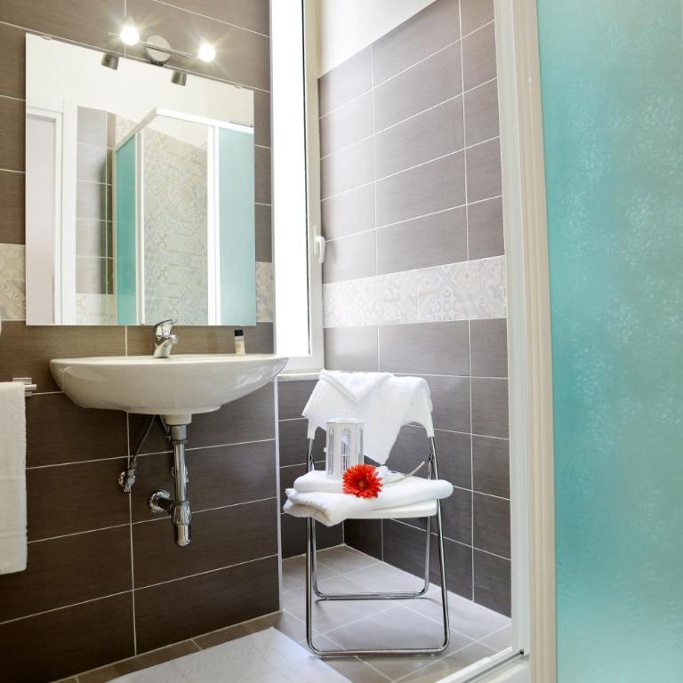 Vic' Street B&B - Camera Matrimoniale/Doppia con Letti Singoli con Bagno Privato - 8
