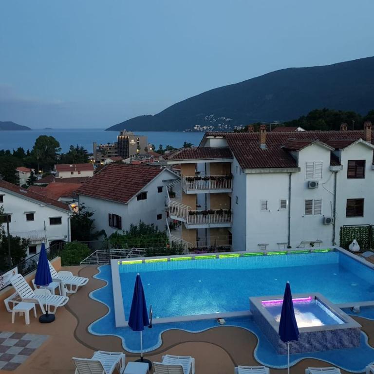 Apartmani Niksic - Twin Room with Private Bathroom - 1