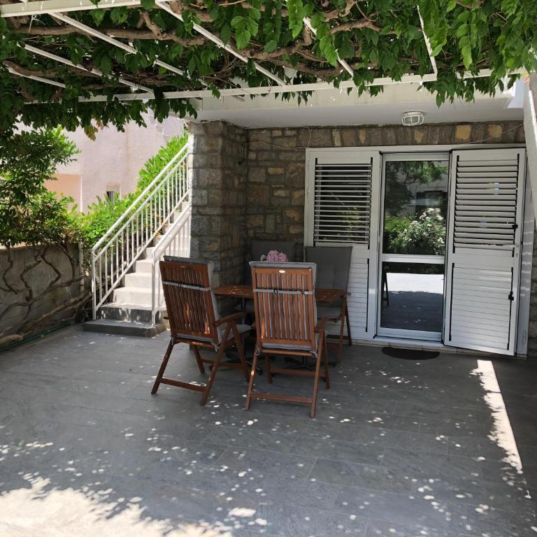 Three Palms Apartments Novakovic - Apartment with Terrace - 2