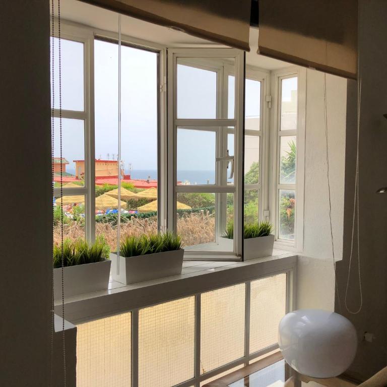 El Cortijuelo. Magnificent triplex terraced house with rooftop of 18m2, overlooking the sea. Parking - Vacation Home - 16