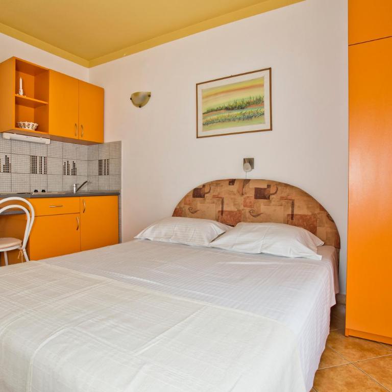 Apartments Sijerkovic - Studio Apartment with Sea View - 5