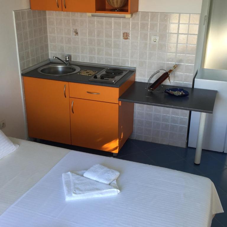 Apartments Sijerkovic - Studio Apartment with Sea View - 1