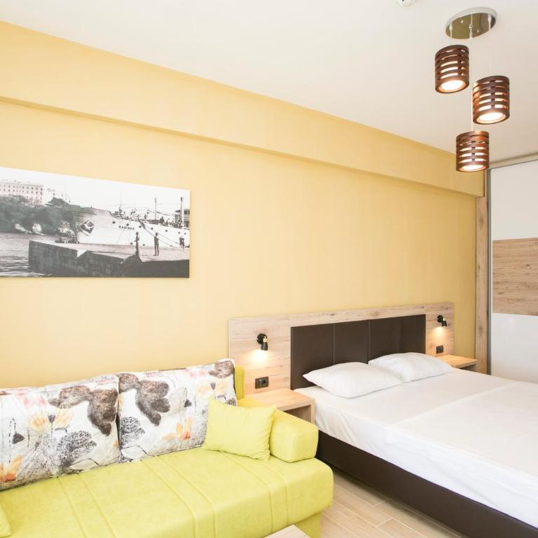 Hotel Ulliri & SPA - Dvokrevetna Soba sa Bračnim Krevetom i Balkonom - 11