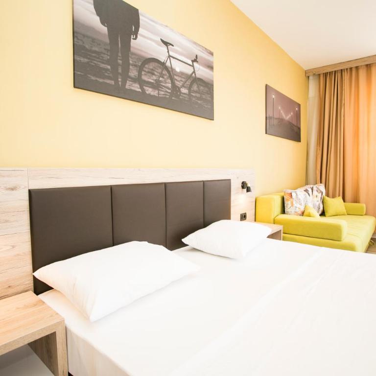 Hotel Ulliri & SPA - Dvokrevetna Soba sa Bračnim Krevetom i Balkonom - 9