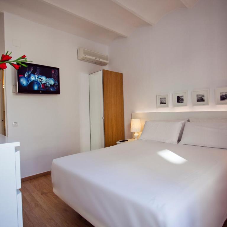 Ramblas Apartments - Two-Bedroom Apartment - 7