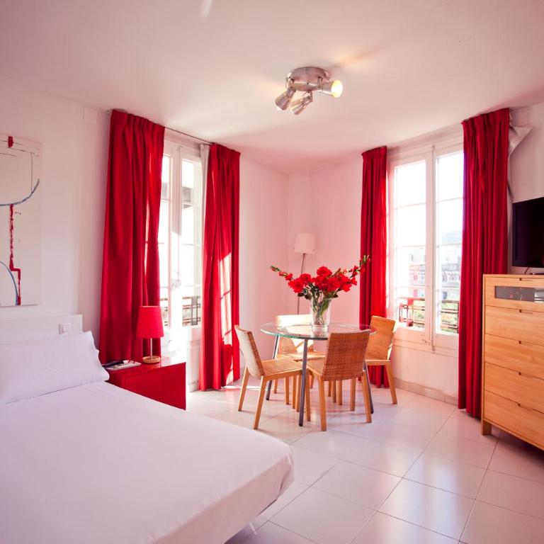 Ramblas Apartments - Two-Bedroom Apartment - 11