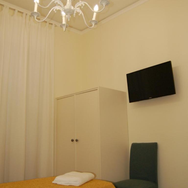 Manzoni Suite - Double or Twin Room with Private Bathroom - 4