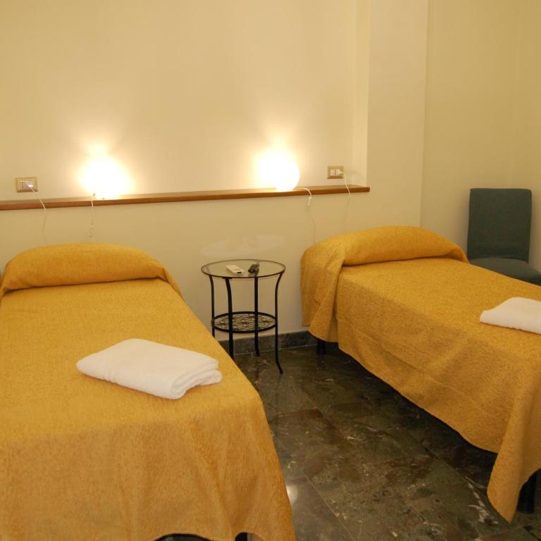 Manzoni Suite - Double or Twin Room with Private Bathroom - 5