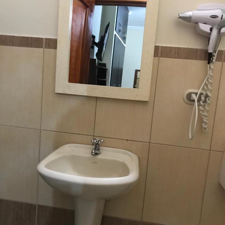 Casa Canelos - Habitación Doble con baño privado - 2 camas - 7