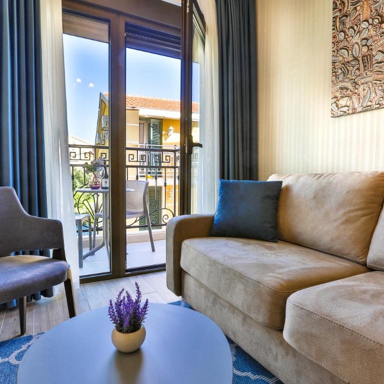 Hotel Harmony by Aycon - Suite with Balcony - 1