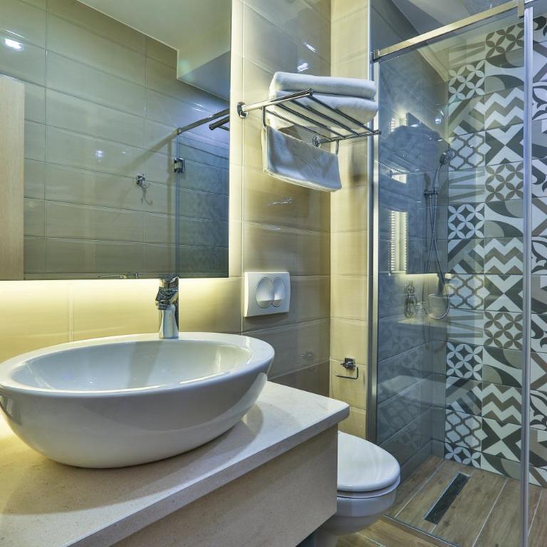Hotel Harmony by Aycon - Suite with Balcony - 3