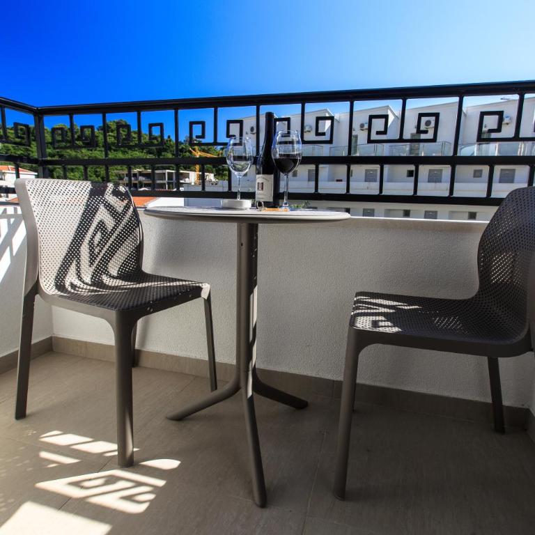 Hotel Harmony by Aycon - Standard Double Room with Pool view - 5