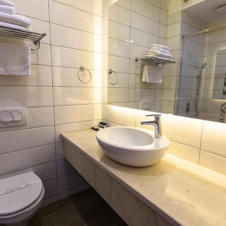 Hotel Harmony by Aycon - Standard Double Room with Pool view - 7
