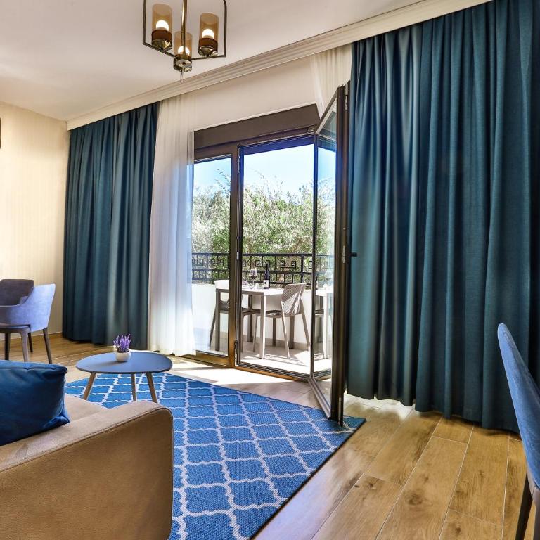 Hotel Harmony by Aycon - Executive Suite - 1
