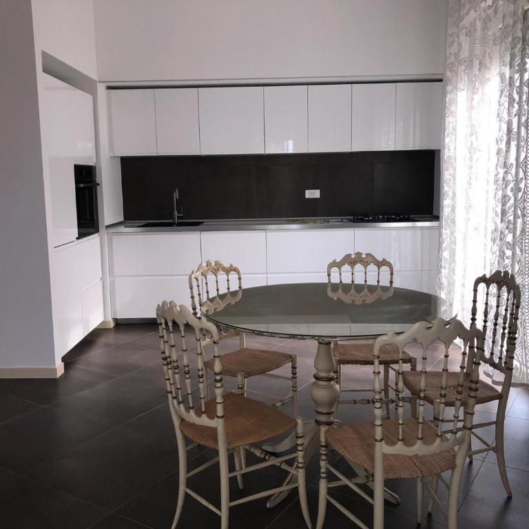 Casa Savoia - Appartamento con 1 Camera da Letto, Terrazza e Vista Lago - 6