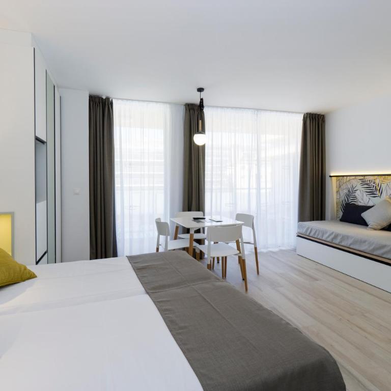 Medplaya Hotel Calypso - Habitación Familiar Superior (2 adultos + 2 niños) - 12