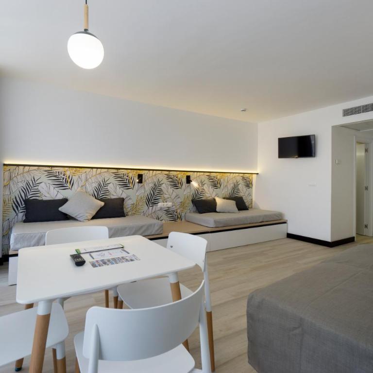Medplaya Hotel Calypso - Habitación Familiar Superior (2 adultos + 2 niños) - 7