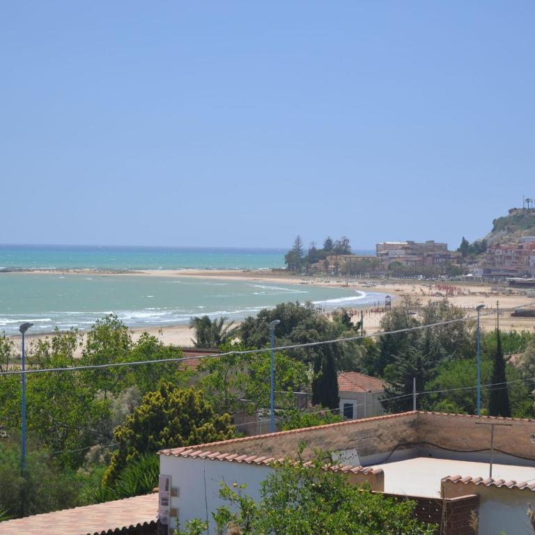 Timpi Russi Coastal Home - Two-Bedroom Holiday Home - 23
