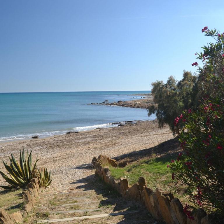 Timpi Russi Coastal Home - Two-Bedroom Holiday Home - 32
