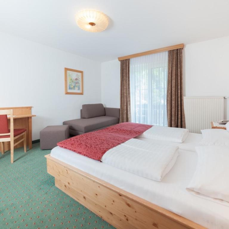 Pension Oberjörg - Deluxe Doppelzimmer mit Balkon - 8
