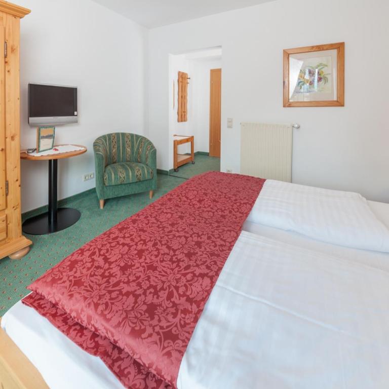 Pension Oberjörg - Doppelzimmer mit Balkon - 3