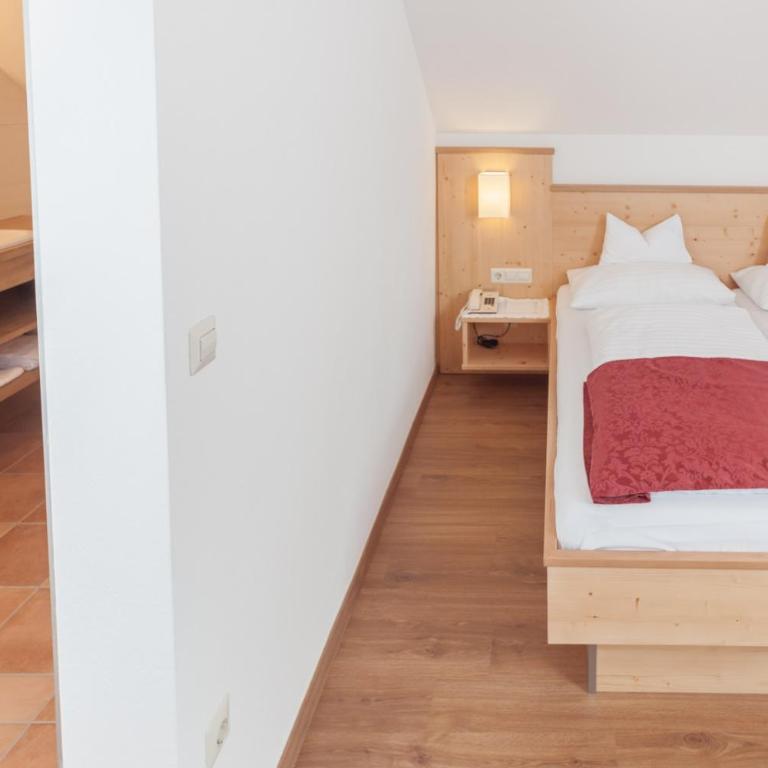 Pension Oberjörg - Doppelzimmer mit Balkon - 4