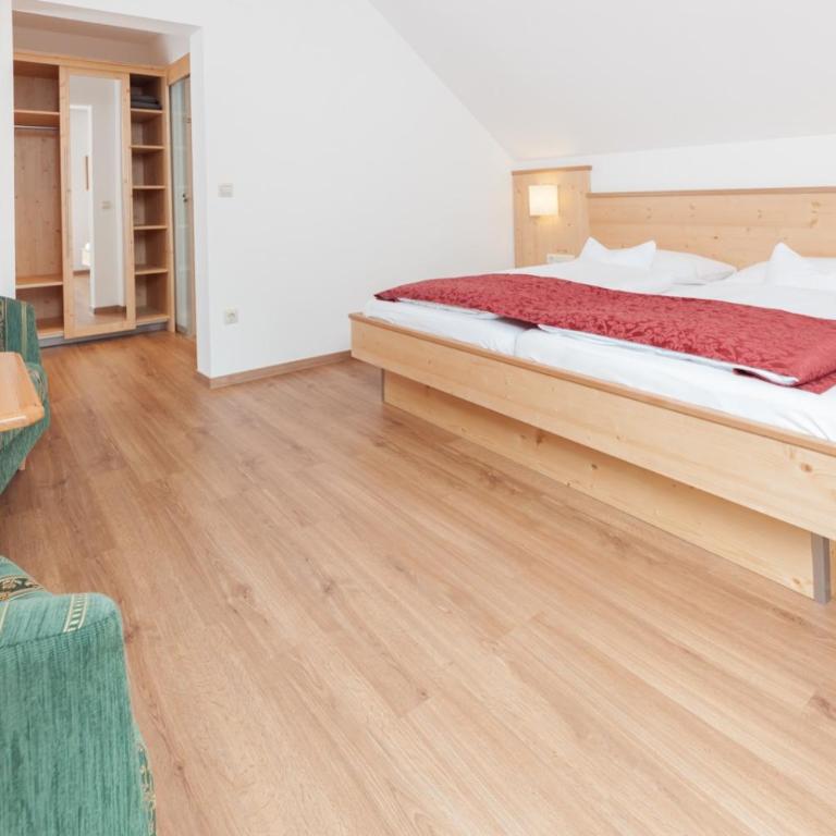 Pension Oberjörg - Doppelzimmer mit Balkon - 1