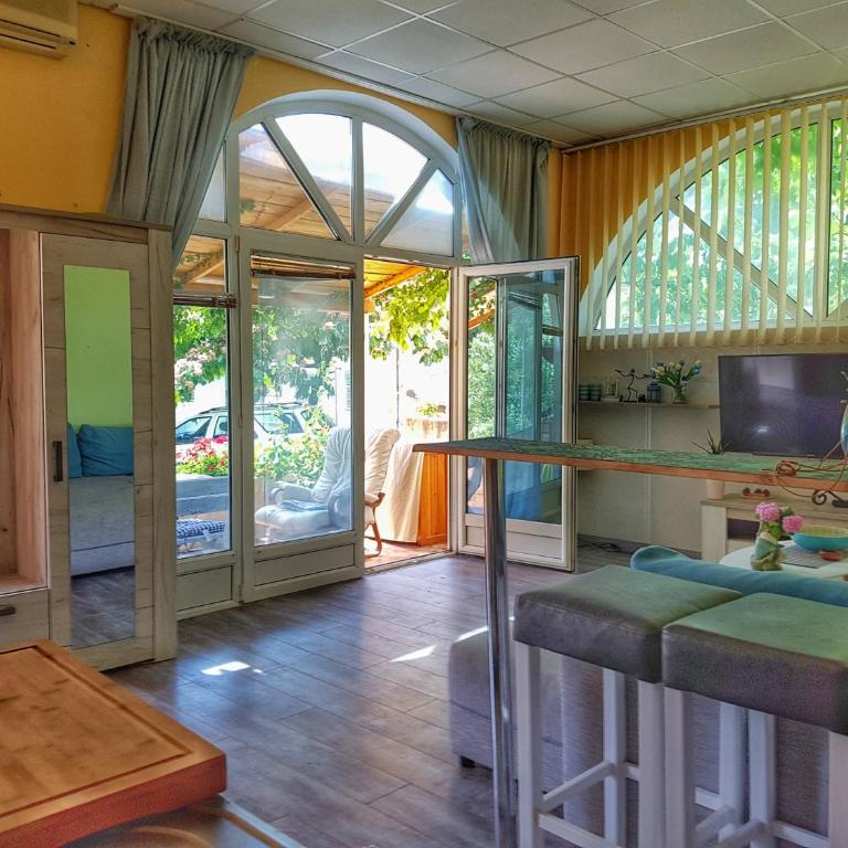See view apartment - Apartment with Sea View - 3