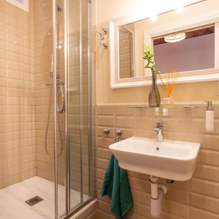 Primavera Hostel - Habitación Cuádruple con baño privado - 1