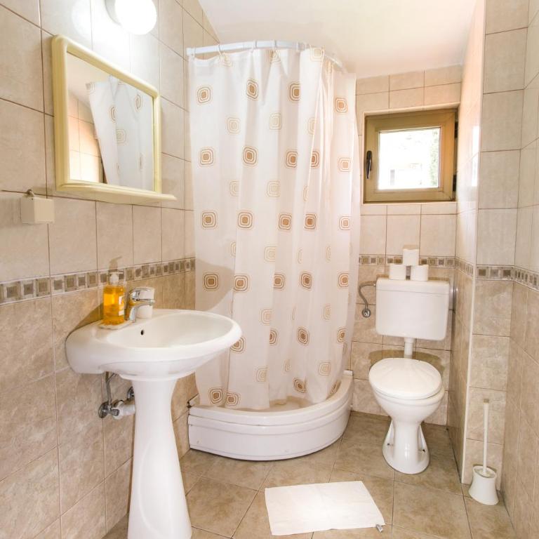 Matej - Triple Room with Garden View - 1