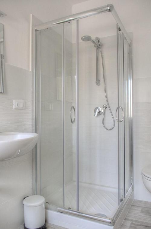 Rione San Carlo - Camera Matrimoniale/Doppia con Letti Singoli con Bagno Privato - 1