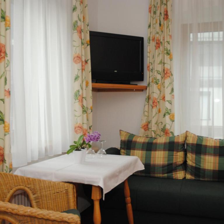 Gästehaus Rieser - Doppelzimmer mit Balkon - 10