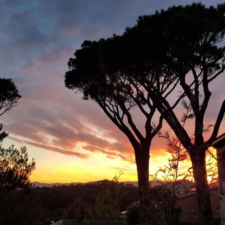 Saint Raphael - Appartement dans villa au calme à Valescure y- Prix inchangés - Ferienhaus - 14