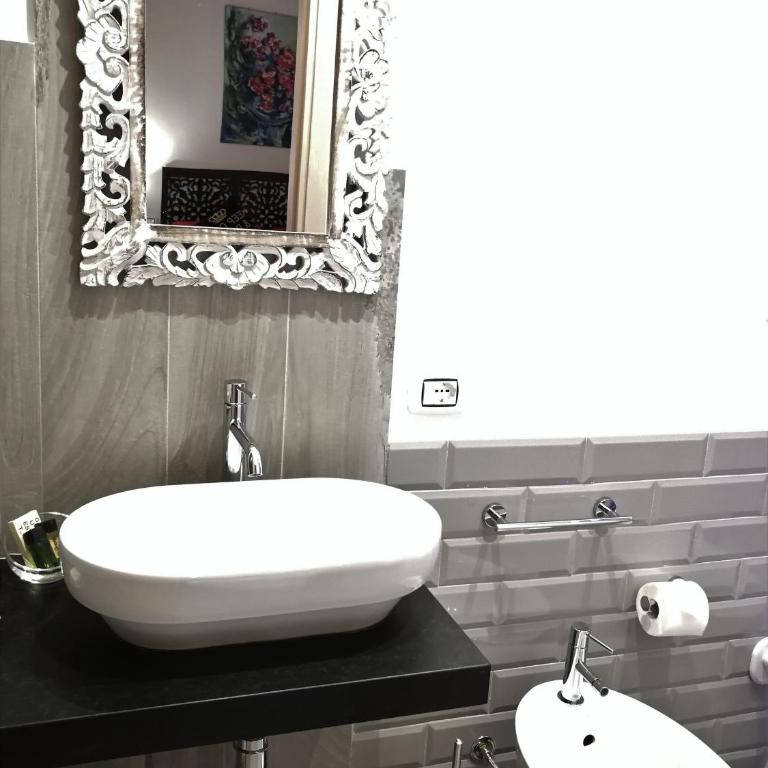 Casa Busari - Double Room with Balcony - 17